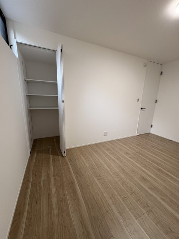 老松町新築プロジェクトの洋室