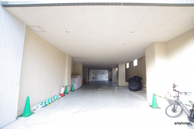 アデニウムタワー梅田イーストスクエア　仲介手数料無料の駐車場