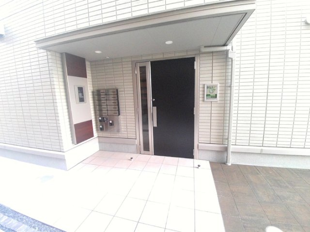 セレスティア助光　B棟のエントランス|ゆとりのあるエントランスです