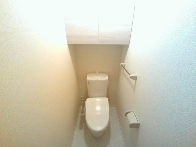 セレスティア助光　B棟のトイレ|落ち着いた色調のトイレです