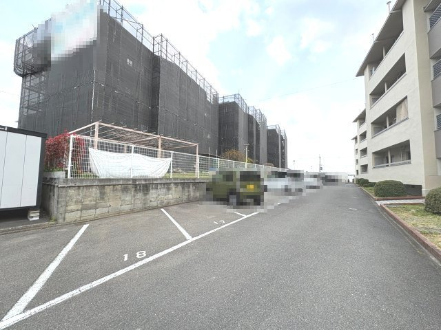 南円明寺ヶ丘団地3棟の駐車場|駐車場あり（空き状況については要確認）