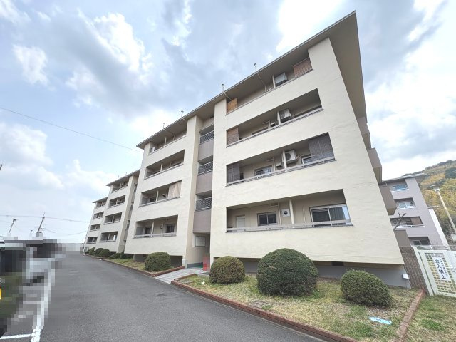 南円明寺ヶ丘団地3棟の外観|阪急京都線「西山天王山」駅まで徒歩約14分◎