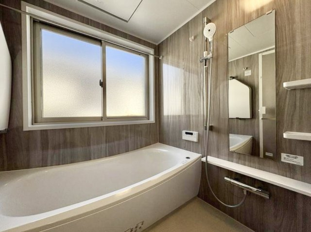 藤沢市鵠沼松が岡　敷地広々フルリフォーム邸宅の浴室