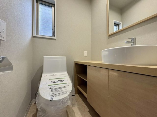 藤沢市鵠沼松が岡　敷地広々フルリフォーム邸宅のトイレ