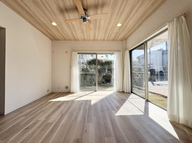 藤沢市鵠沼松が岡　敷地広々フルリフォーム邸宅の洋室