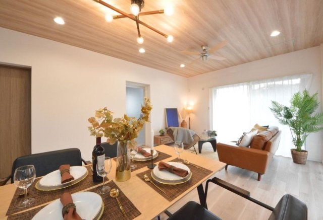 藤沢市鵠沼松が岡　敷地広々フルリフォーム邸宅の居間・リビング