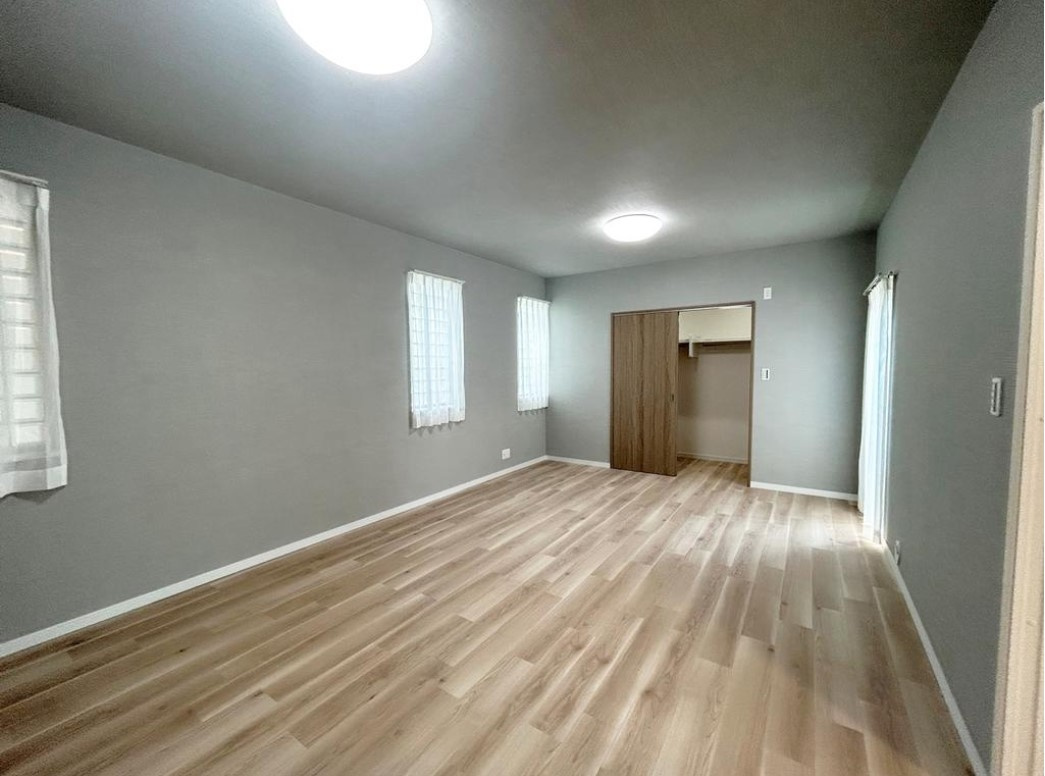 藤沢市鵠沼松が岡　敷地広々フルリフォーム邸宅の洋室