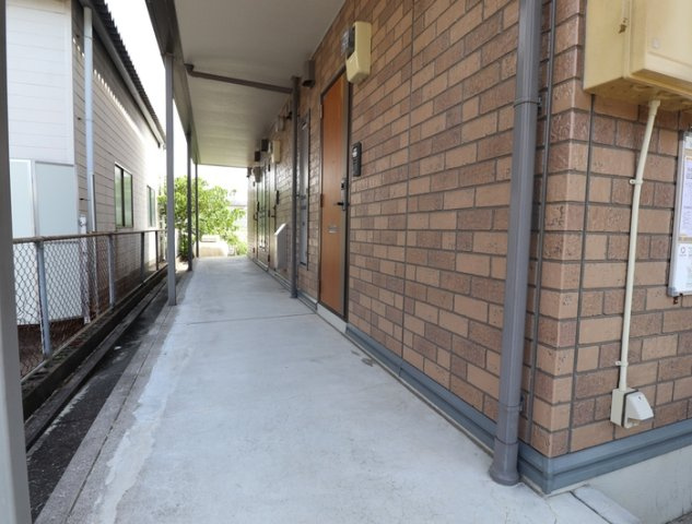 熊本市西区島崎２丁目のアパートの玄関
