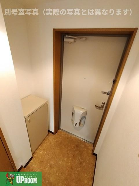 プリミエール下山の玄関