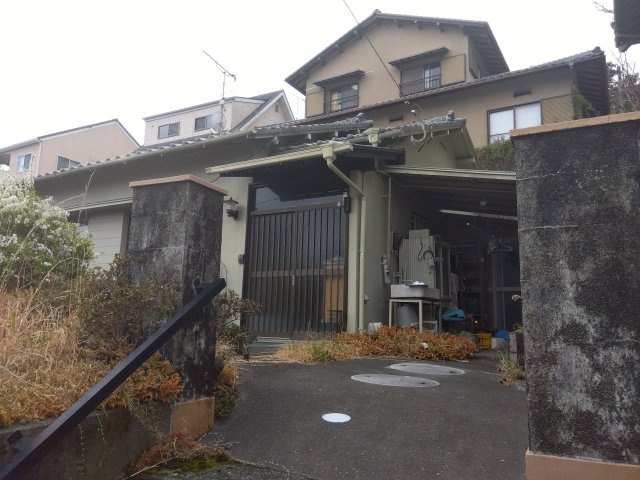 売中古戸建　富士市大淵の外観|物干し場には屋根があるので急な雨でも安心です。