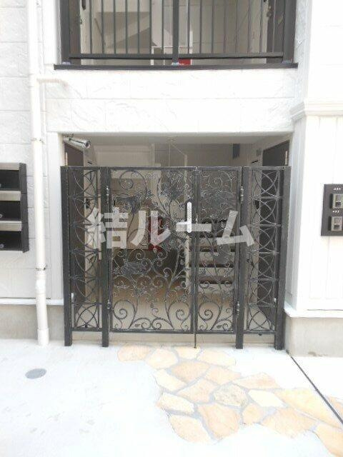 板橋区蓮根１丁目の賃貸マンションのエントランス