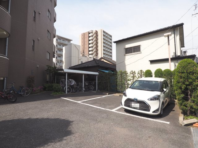 クレスト三晴駐車場