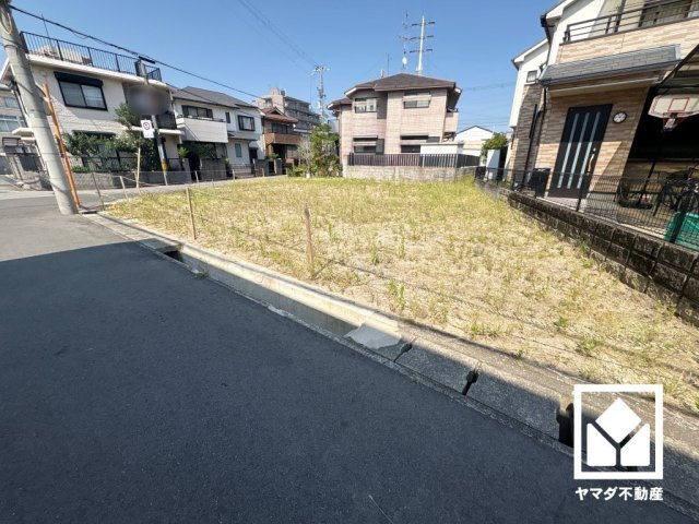 西宮市甲風園3丁目の外観|「げんき保育園西宮北口園」まで徒歩7分。毎日の送迎の負担を軽減し、お子様の急な発熱などの緊急時や、忘れ物を届けたいときもすぐに駆け付けられる、子育て世帯にたいへん心強い距離感です。
