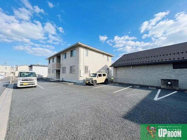 コゥジィコートの駐車場