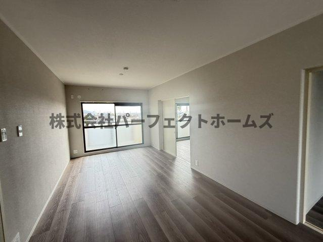 Orient Residence Suehirochoの居間・リビング|こちらのリビングで趣味の時間をお楽しみください