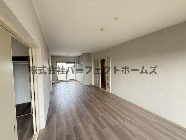 Orient Residence Suehirochoの居間・リビング|こちらの居間で趣味の時間をお楽しみください
