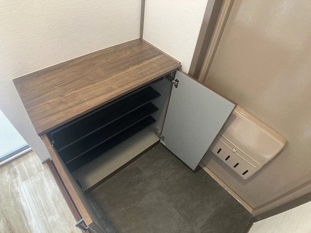 ひよどり台7団地33号棟の玄関|玄関には靴箱も有ります