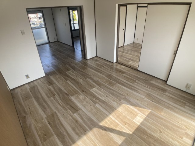 ひよどり台7団地33号棟の居間・リビング|非常に綺麗にリフォームされた室内はオススメ