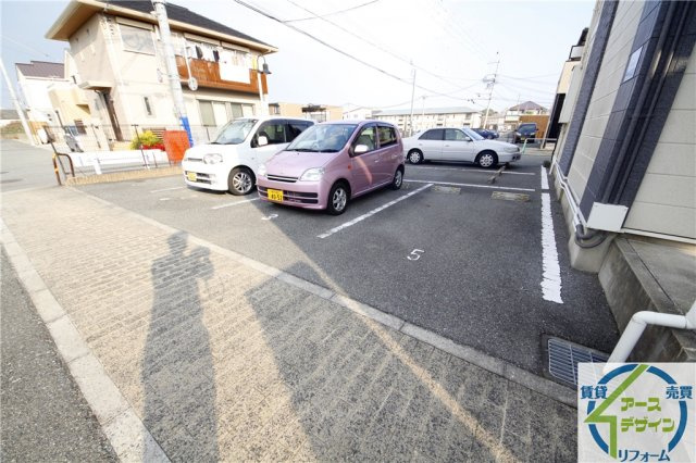 グローリー1番館の駐車場