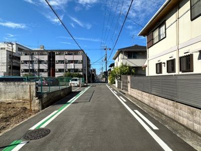 【前面道路含む現地写真】 | 鳳中町　土地 | 全面東側道路（南側から北向きに撮影）
幅員約5.9ｍあります。