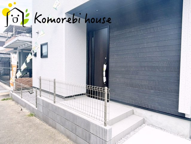 北本市中丸7丁目　新築一戸建て　ブルーミングガーデン　01の玄関|きれいな玄関です