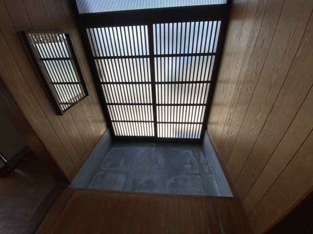田寺1丁目貸家の玄関