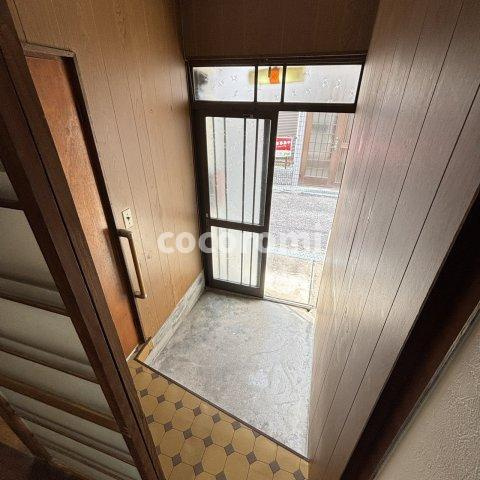 藤田町５丁目貸家の玄関