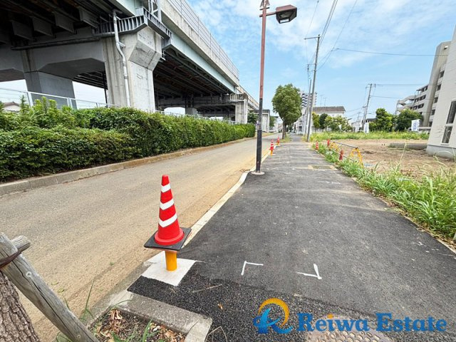 新築戸建　茅ヶ崎市西久保の前面道路含む現地写真