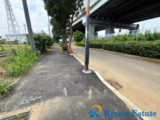 新築戸建　茅ヶ崎市西久保の前面道路含む現地写真
