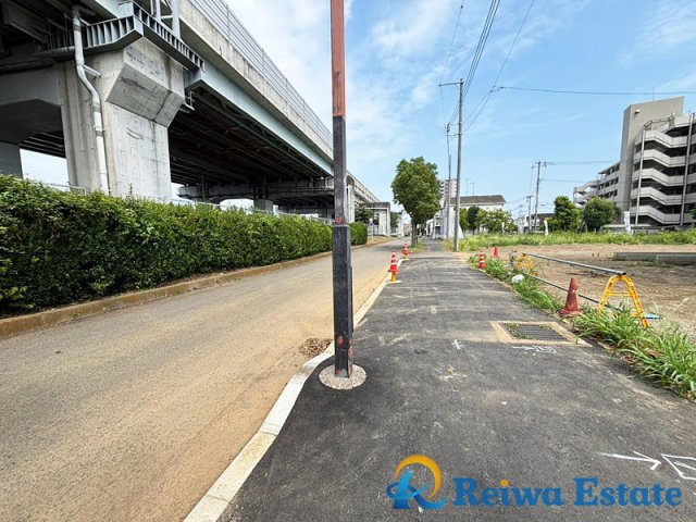 新築戸建　茅ヶ崎市西久保の前面道路含む現地写真