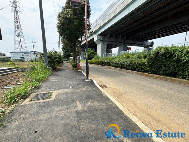 新築戸建　茅ヶ崎市西久保の前面道路含む現地写真