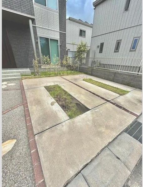 水広2丁目戸建の駐車場