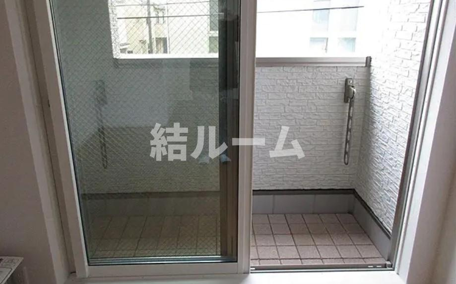 豊島区千早２丁目のアパートのバルコニー