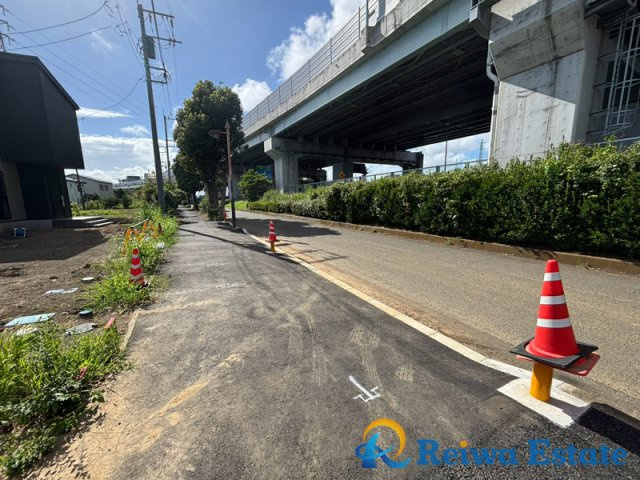 新築戸建　茅ヶ崎市西久保の前面道路含む現地写真