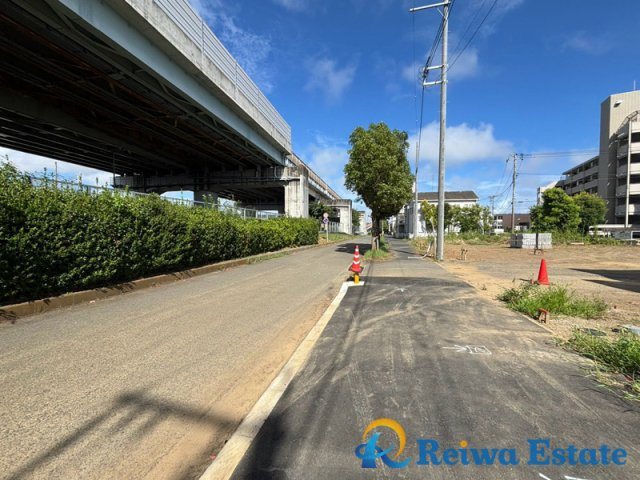 新築戸建　茅ヶ崎市西久保の前面道路含む現地写真