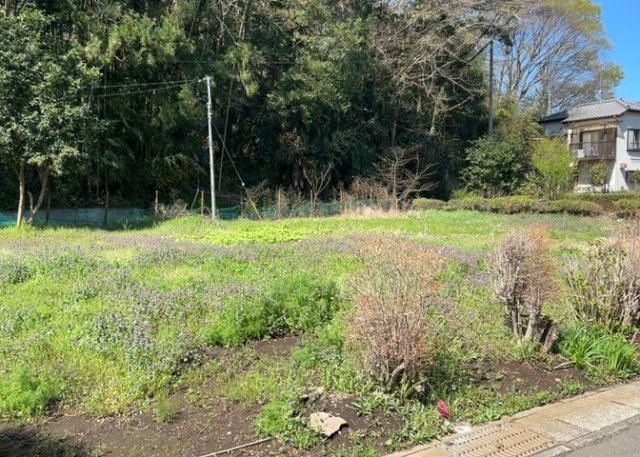 【外観】 | 土地購入を検討されている場合、境界杭がない状態で購入してしまうと境界確定測量をする必要があり、費用がかかります。購入の前に、売主、隣土地所有者立ち合いのもと境界を確定し境界杭を設置するのがベストです。