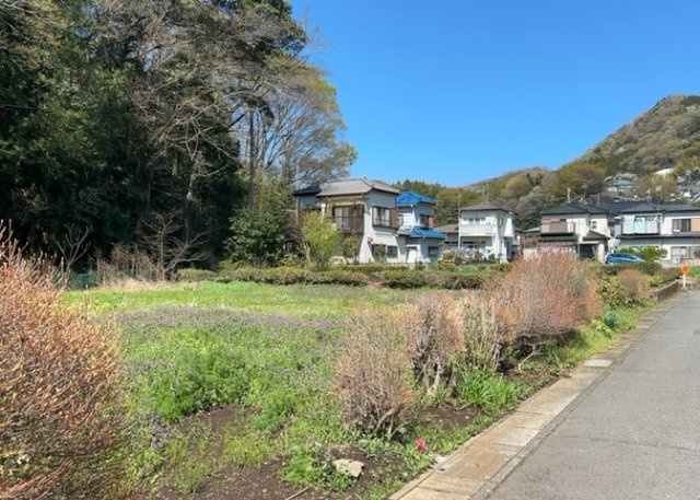 【外観】 | 家を建てる前提で土地を探している場合、地盤の丈夫さは譲れない条件の一つです。地盤が脆弱だと追加工事が必要となります。また、過去に地盤沈下や液状化現象を起こした土地は、できるだけ避けた方がいいでしょう。