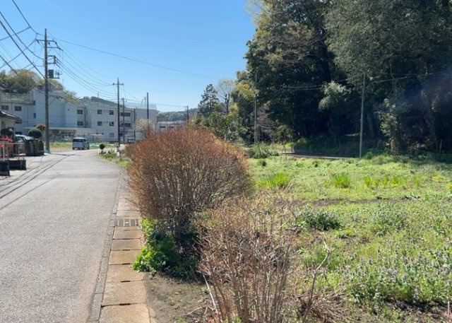 【外観】 | 土地の形が極端に長細かったり、狭小地、あるいは道路との高低差がある傾斜地だった場合、後々売ろうとしても買い手がつかない場合もあります。後々、売却することになった時に価値の下がらない土地を選びましょう。