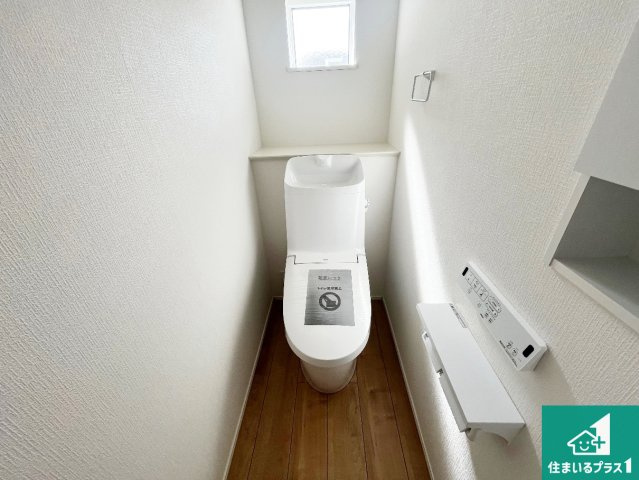 加古郡播磨町二子　25-1期　新築一戸建てのトイレ|1・2階の2ヶ所にあるので、朝の忙しい時間の順番待ちもなく、深夜の利用にも大変便利です。