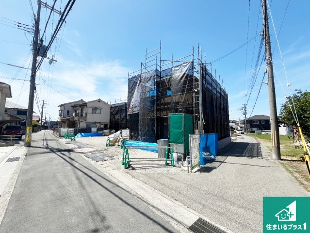 加古郡播磨町二子　25-1期　新築一戸建ての前面道路含む現地写真|周辺は落ち着いた街並みの住宅地！子育てがしやすい住環境です！まだ未完成ですが、現地でしかわからない事もございます。是非一度ご覧ください。