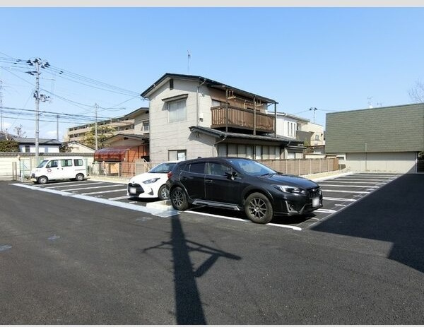 エルタスコート成田町の駐車場
