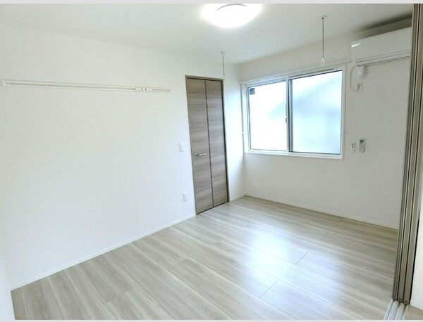 エルタスコート成田町の居間・リビング