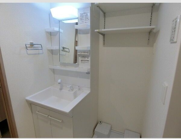 エルタスコート成田町の洗面所