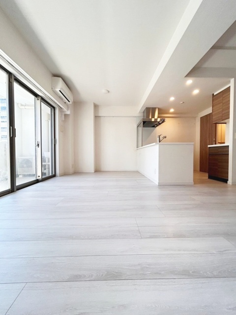 茅ヶ崎市本宿町の賃貸マンションの居間・リビング