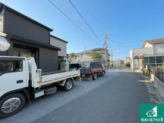 東近江市長勝寺町　第1期　新築一戸建ての前面道路含む現地写真|周辺は落ち着いた街並みの住宅地！子育てがしやすい住環境です！まだ未完成ですが、現地でしかわからない事もございます。是非一度ご覧ください。