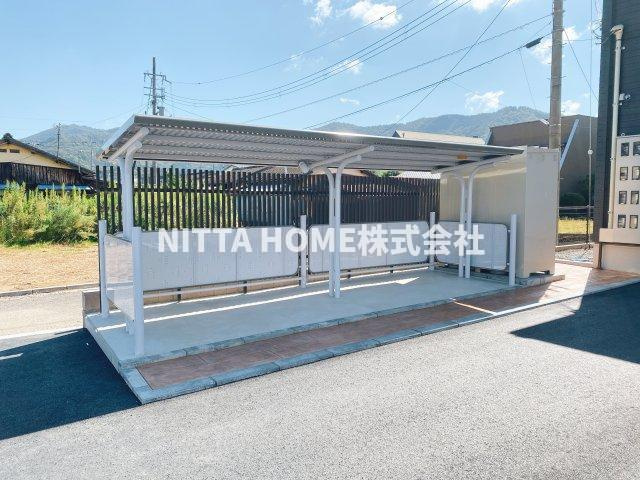 舞鶴市字上安のアパートのその他共用部分|屋根付きの駐輪場は無料です☆彡