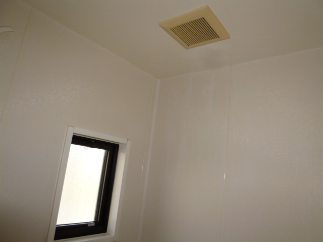 コロニーＫ　Ｂの浴室|浴室窓