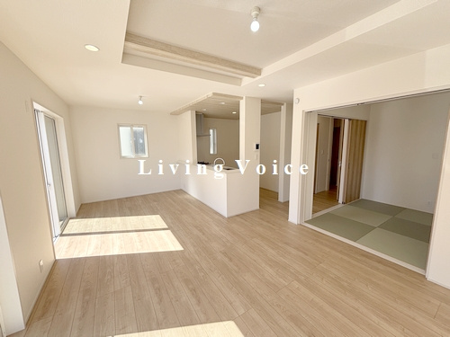 【居間・リビング】 | 【仲介手数料０円】相模原市中央区田名　新築一戸建て　1号棟　全2棟 | 相模原市中央区田名　新築一戸建て　全2棟