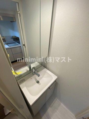 コンフォリア・リヴ大阪本町の洗面所