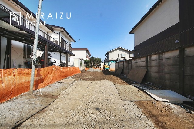 【外観】 | 陽当たりが心地の良いリビング空間です。日中はカーテンを開けて自然な光を取り込みリラックスして過ごしたいですね、照明器具もセンスの良いものを使いたいですね。